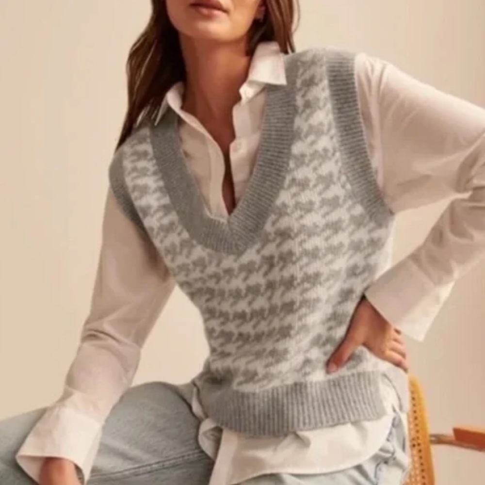 Abercrombie & Fitch V-Neck Sleeveless Sweater Vest Gray Houndstooth Size Small